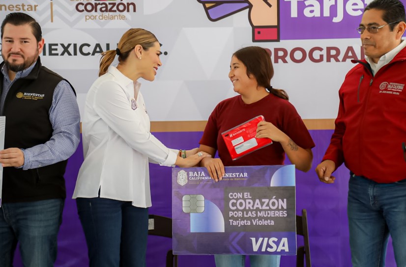 entrega de tarjetas programa Tarjeta Violeta